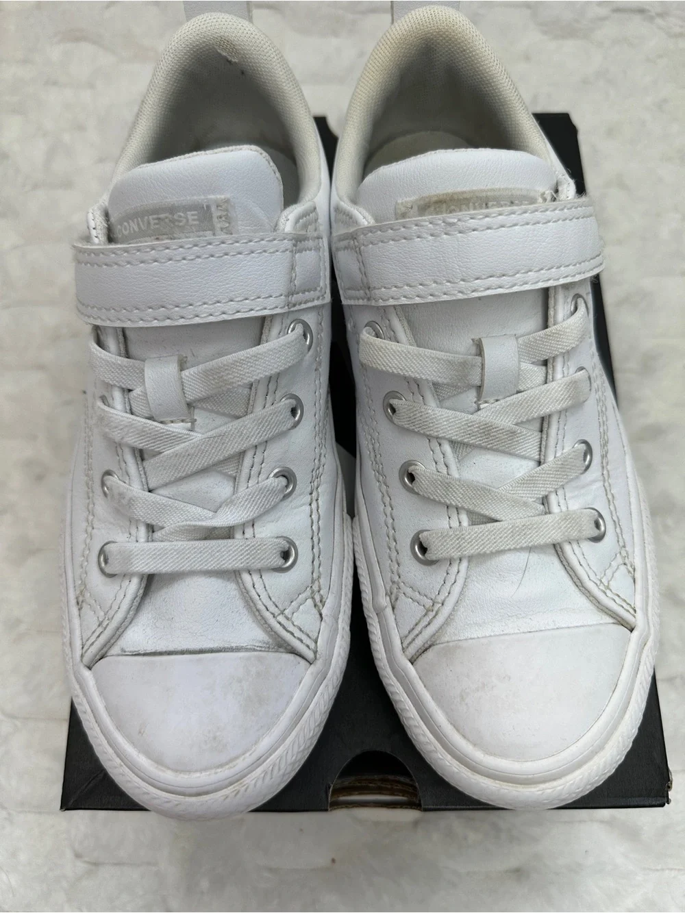 Converse leather low